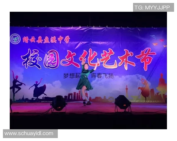 在足球楼顶上畅谈梦想与激情的青春岁月