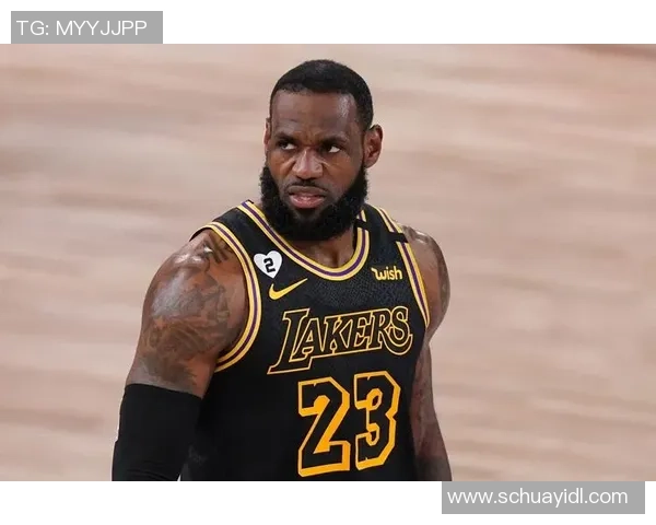 詹姆斯足球衣的设计灵感与球迷文化的深度融合探讨